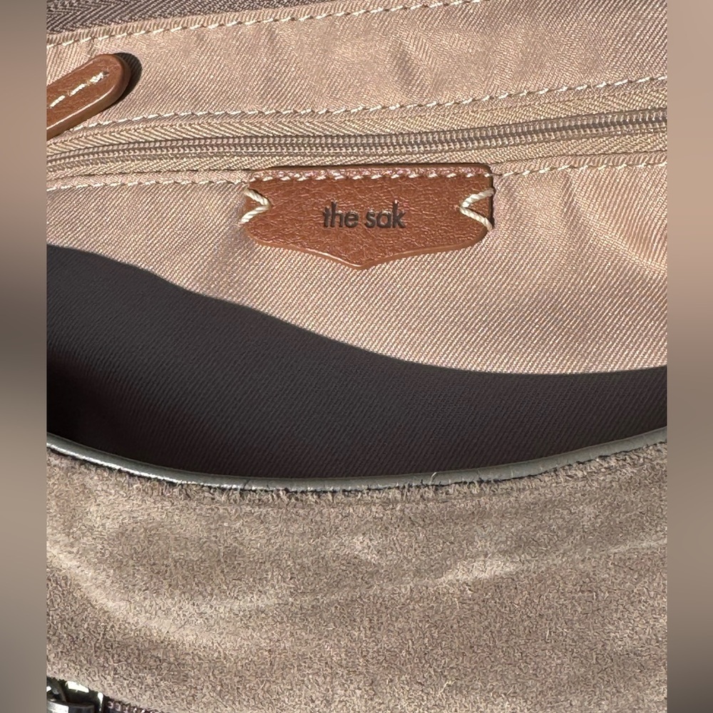 Sak Hobo bag with a slouchy silhouette soft suede in mushroom color - Picture 12 of 16